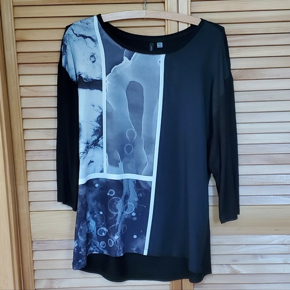 Geometric black & gray silky 3/4 sleeve top - Picture 1 of 4